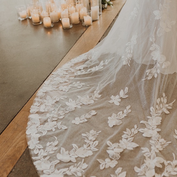 Blue by Enzoani Wedding Dress Style Rosemary (Unlined) - Picture 6 of 8